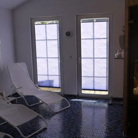 Apartment 2 3 *